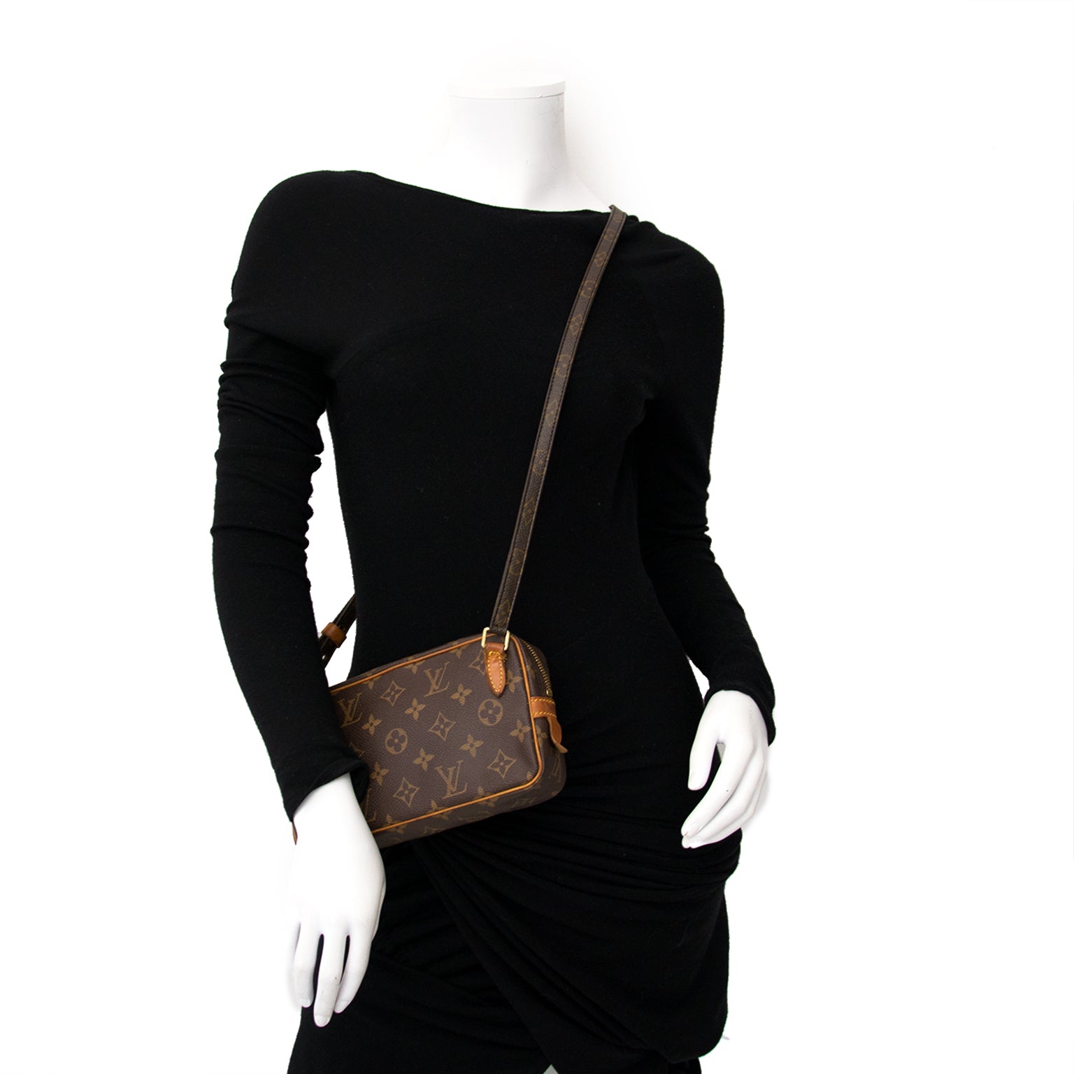 Labellov tweedehands verkoopt de mooiste handtassen en accessoires aan de beste prijs.