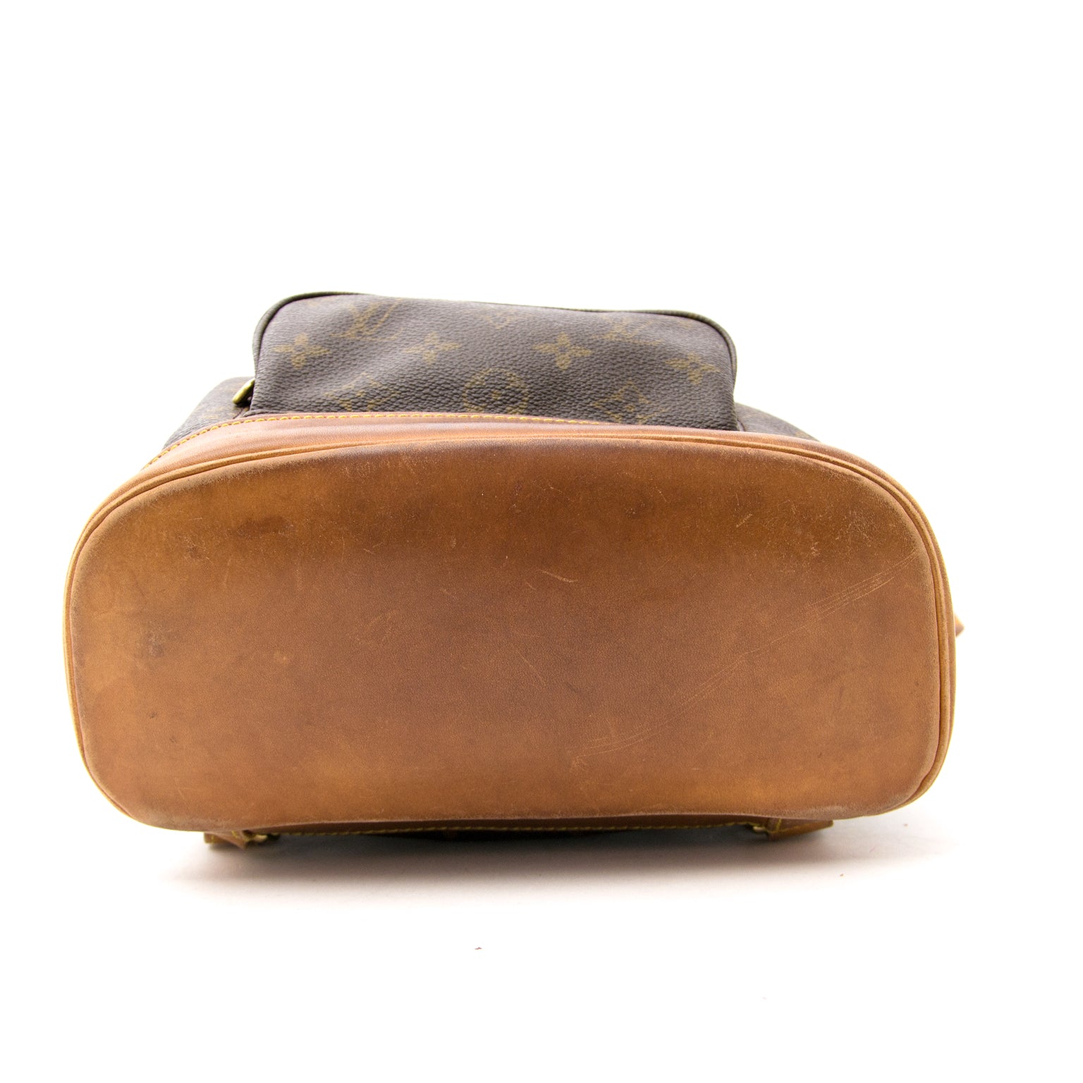 Bent u op zoek naar een authentieke designer handtas voor de beste prijs? We buy and sell your secondhand designer items.