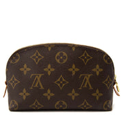 Louis Vuitton Monogram Travel Cosmetic Pouch Buy authentic designer Louis Vuitton secondhand bags at Labellov at the best price. Safe and secure shopping. Koop tweedehands authentieke Louis Vuitton tassen bij designer webwinkel labellov.