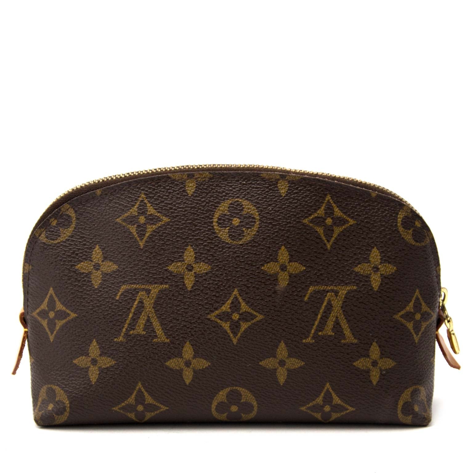 Louis Vuitton Monogram Travel Cosmetic Pouch Buy authentic designer Louis Vuitton secondhand bags at Labellov at the best price. Safe and secure shopping. Koop tweedehands authentieke Louis Vuitton tassen bij designer webwinkel labellov.
