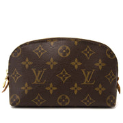 Louis Vuitton Monogram Travel Cosmetic Pouch Buy authentic designer Louis Vuitton secondhand bags at Labellov at the best price. Safe and secure shopping. Koop tweedehands authentieke Louis Vuitton tassen bij designer webwinkel labellov.