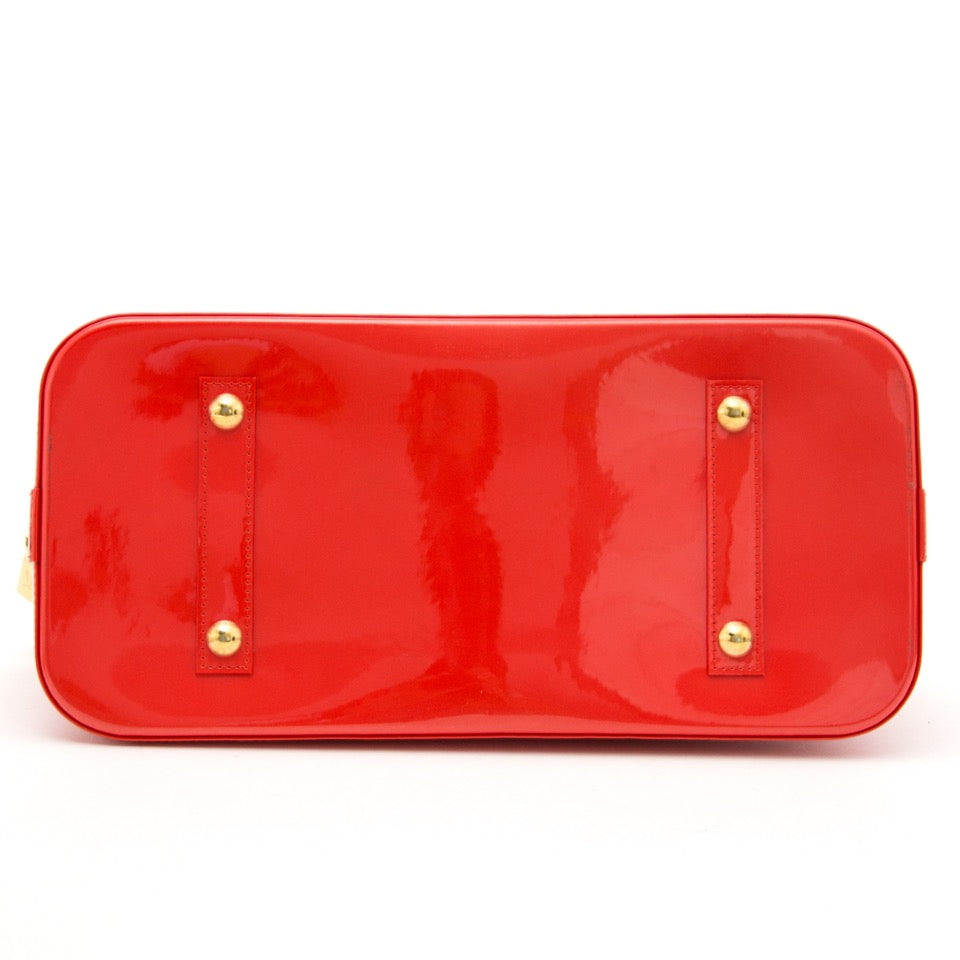 Koop en verkoop uw tweedehands designer handtassen zoals de Louis Vuitton Alma MM Vernis Grenadine