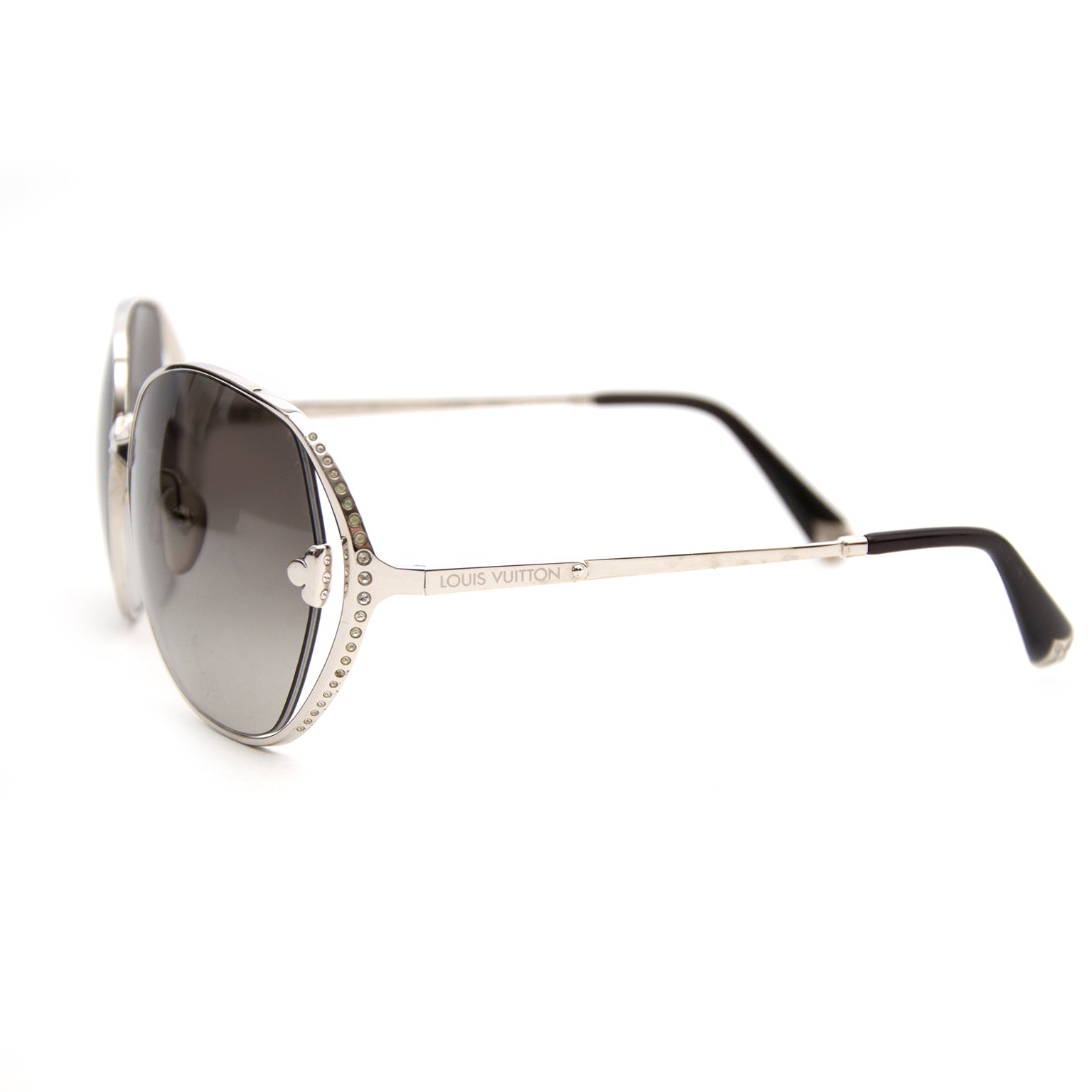 Buy and sell your preloved designer sunglasses for the best rates online at Labellov luxury
