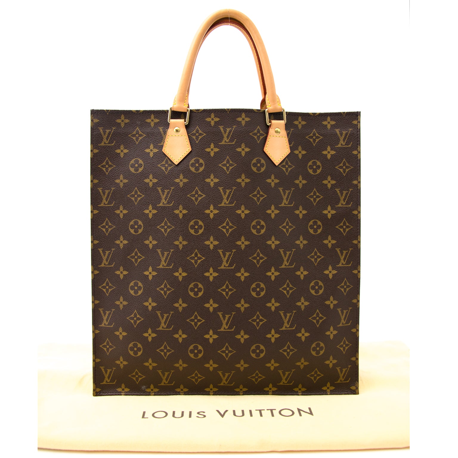 Koop nu zonder risico een authentieke Louis Vuitton Sac Plat op www.labellov.com aan de beste prijs.