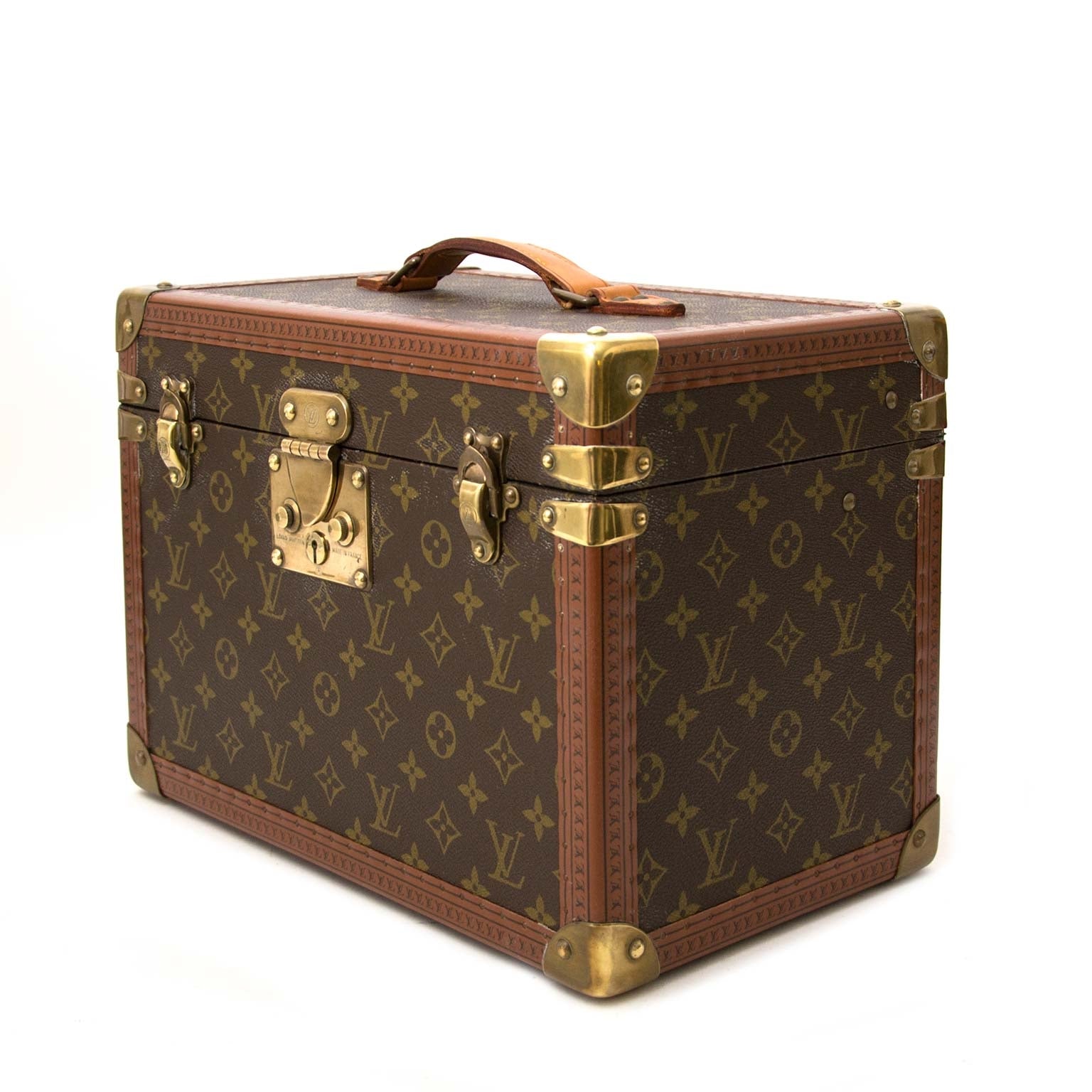 veilig online shoppen bij labellov vintage mode webshop met louis vuitton travel trunk cases