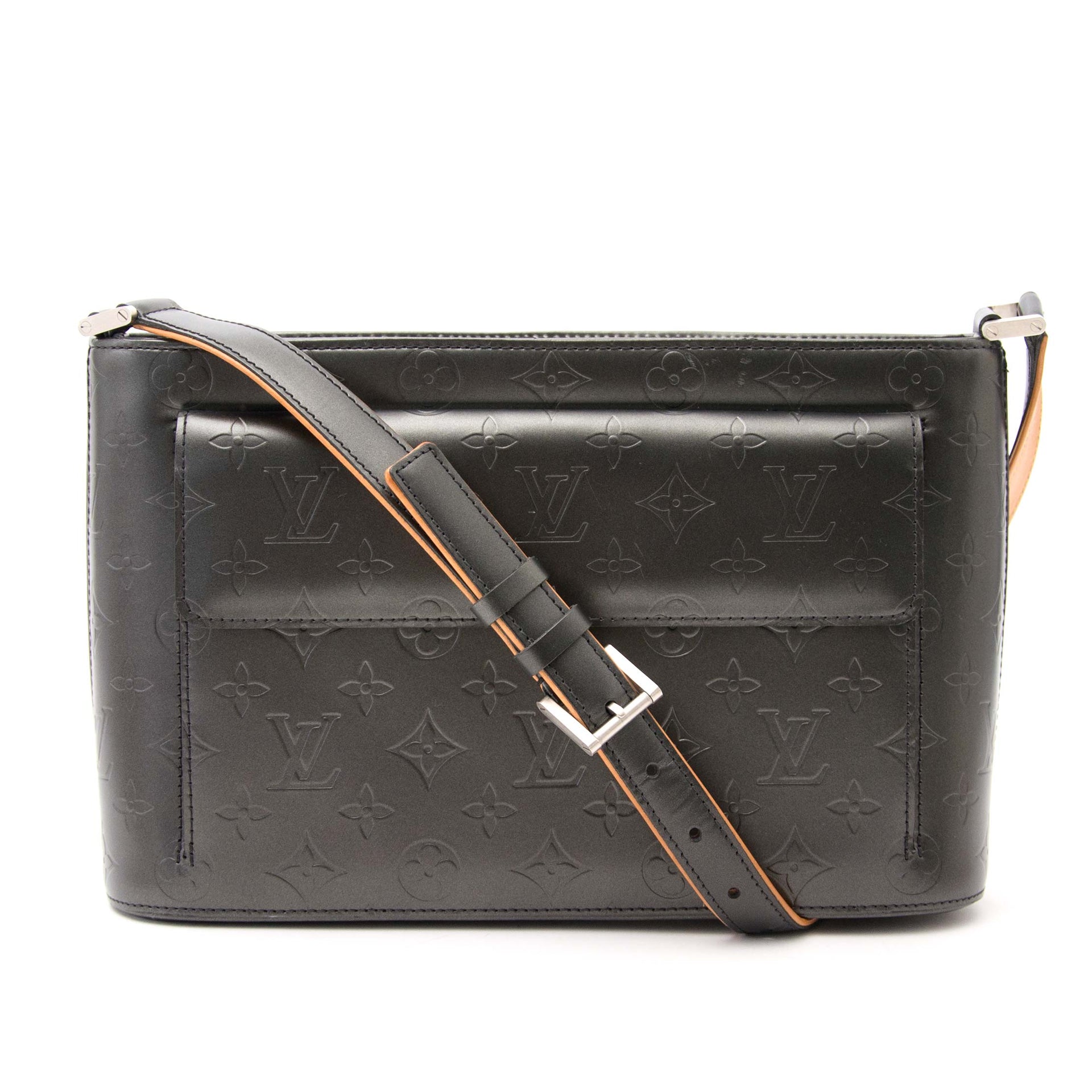 Koop nu de Louis Vuitton Metalgun Monogram Mat Alston Bag in Antwerpen, de leukste designer luxe handtassen zijn te koop bij Labellov, gevestigde waarde en modewinkel.