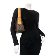 Buy your secondhand authentic Louis Vuitton shoulder bag at the right price at Labellov, vintage webshop. Safe and secure shopping.