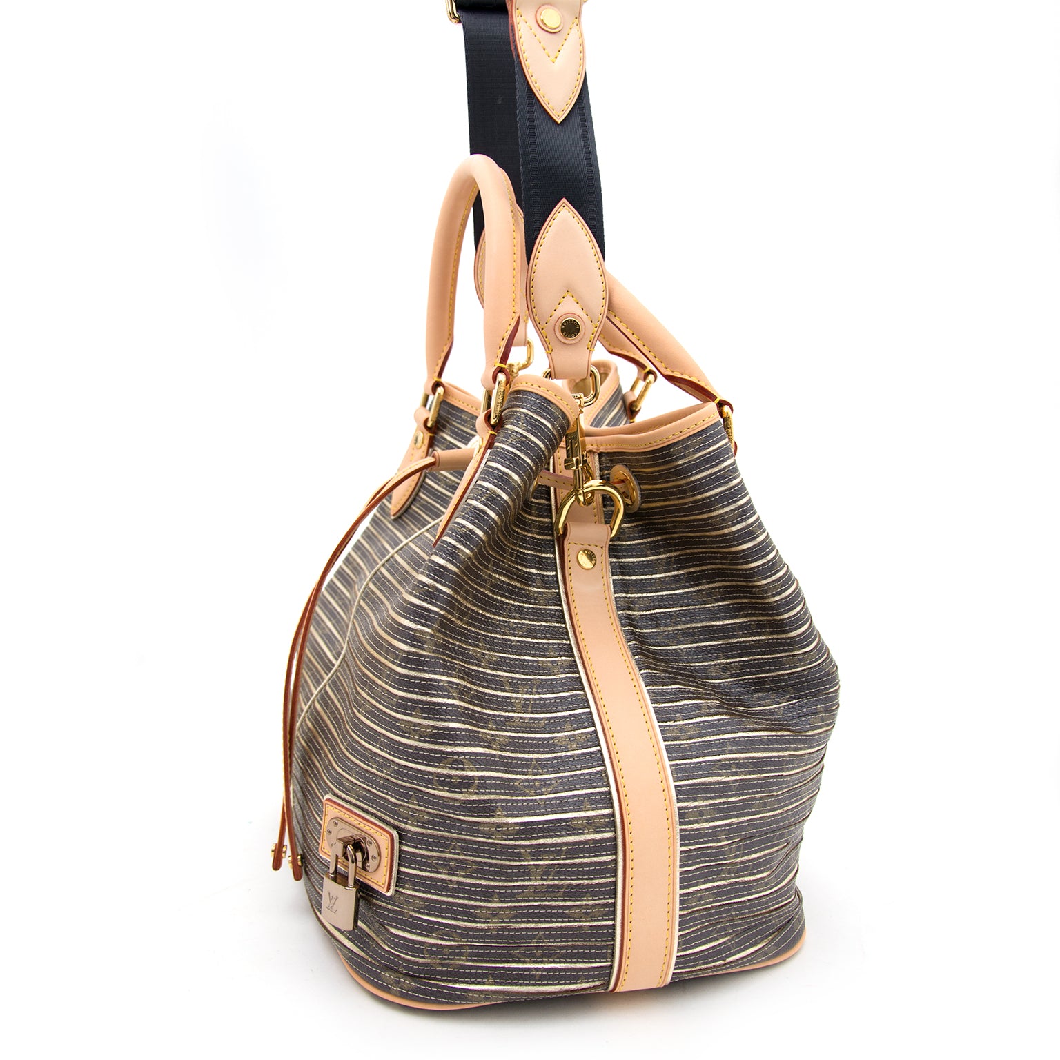 Op zoek naar modieuze designer handtassen zoals deze Louis Vuitton GLOEDNIEUW 'Neo Eden Peach' handtas, gloednieuwe tassen en vintage luxe tassen voor iedereen.