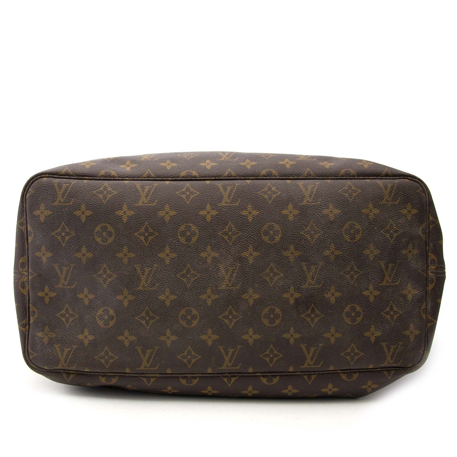 Buy your designer items at Labellov, online vintage webshop.