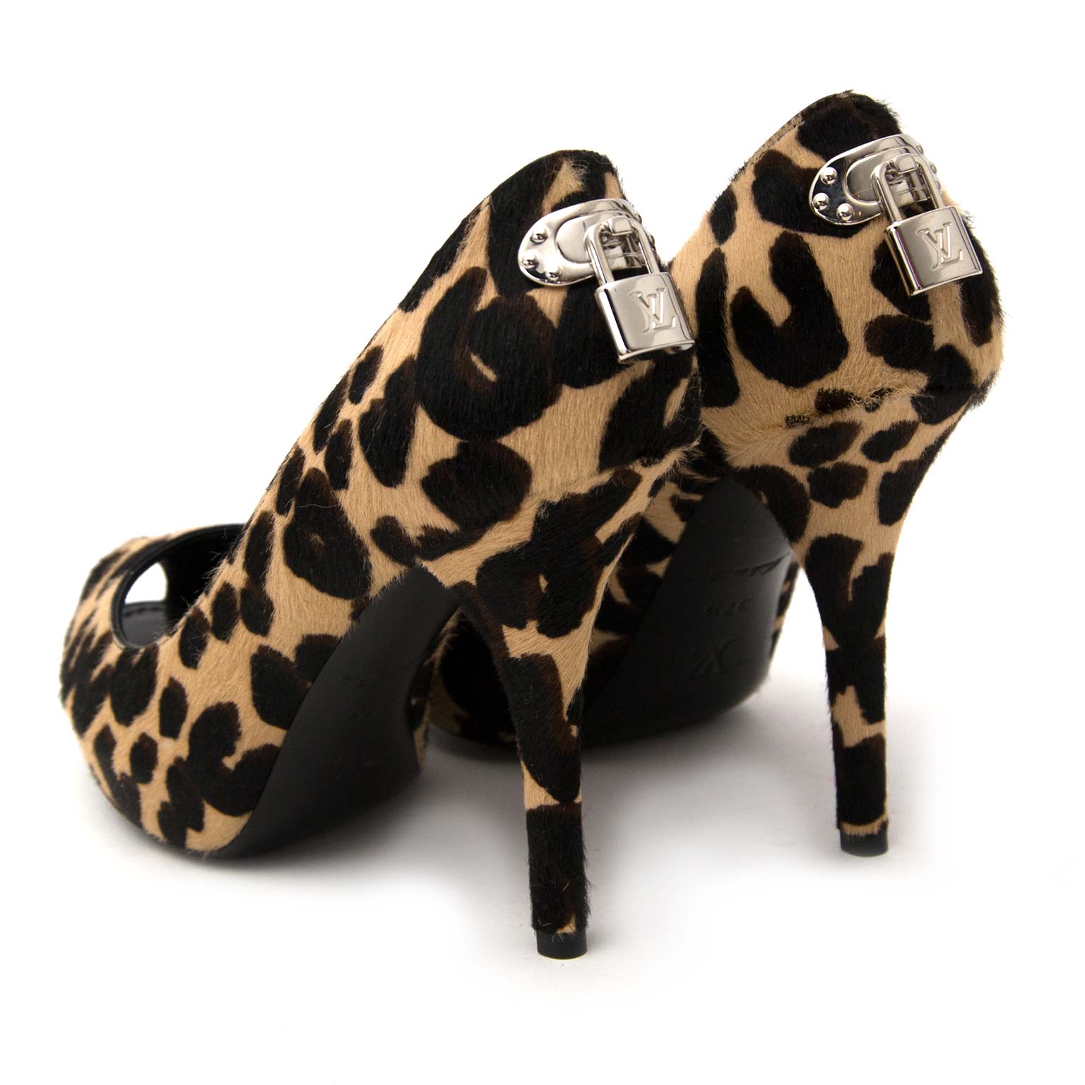 Buy and sell your designer items for the best price