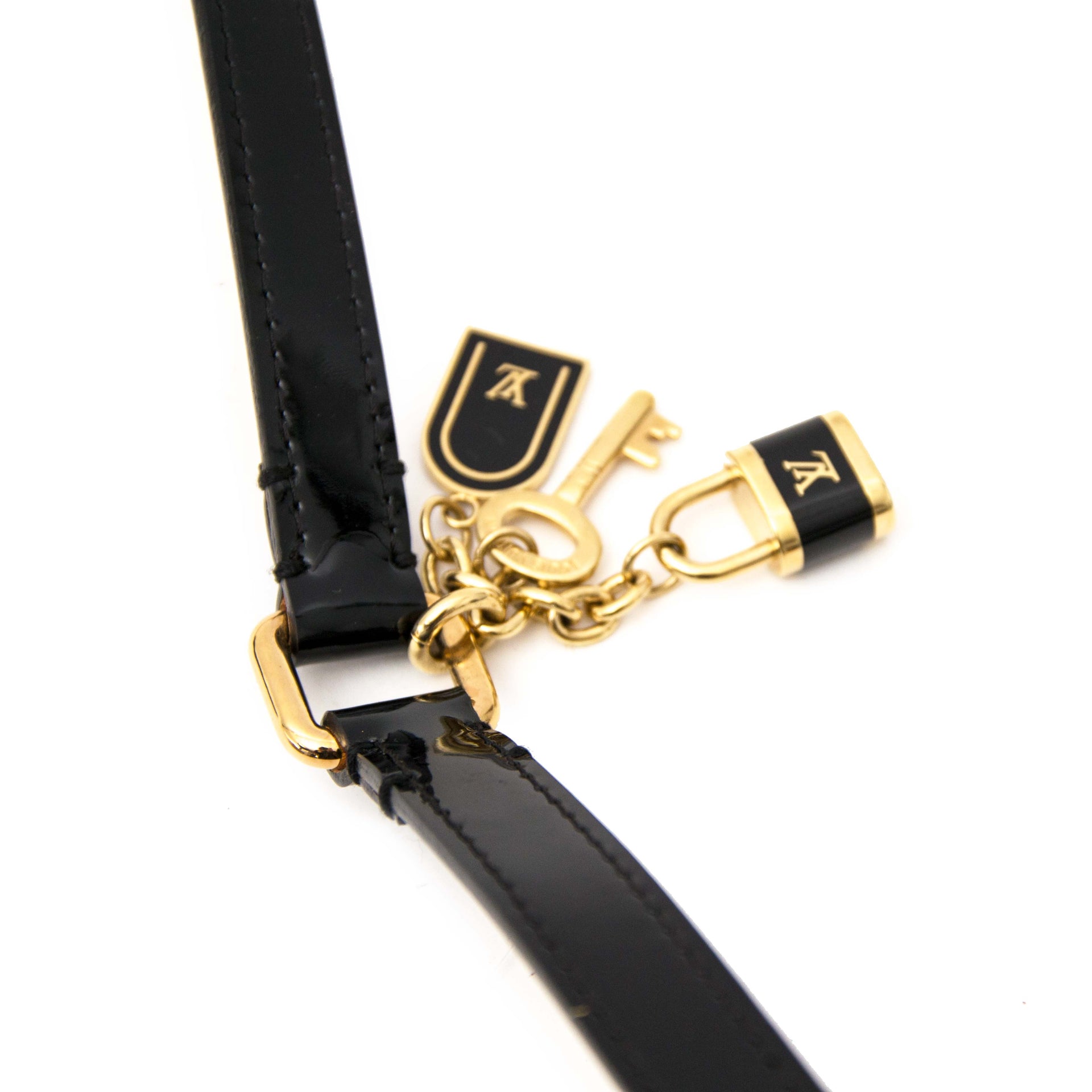 acheter en ligne seconde main Louis Vuitton Black Patent Charm Belt