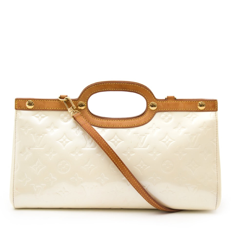Bent u opzoek naar een Louis Vuitton Roxbury Drive Cream Patent Lederen Handtas?