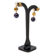 Louis Vuitton Pearl and Crystal Earrings for the best price available online at Labellov. Koop en verkoop uw authentieke designer oorbellen aan de beste prijs bij Labellov
