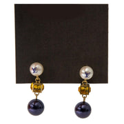 Louis Vuitton Pearl and Crystal Earrings for the best price available online at Labellov. Koop en verkoop uw authentieke designer oorbellen aan de beste prijs bij Labellov