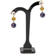 Louis Vuitton Pearl and Crystal Earrings for the best price available online at Labellov. Koop en verkoop uw authentieke designer oorbellen aan de beste prijs bij Labellov