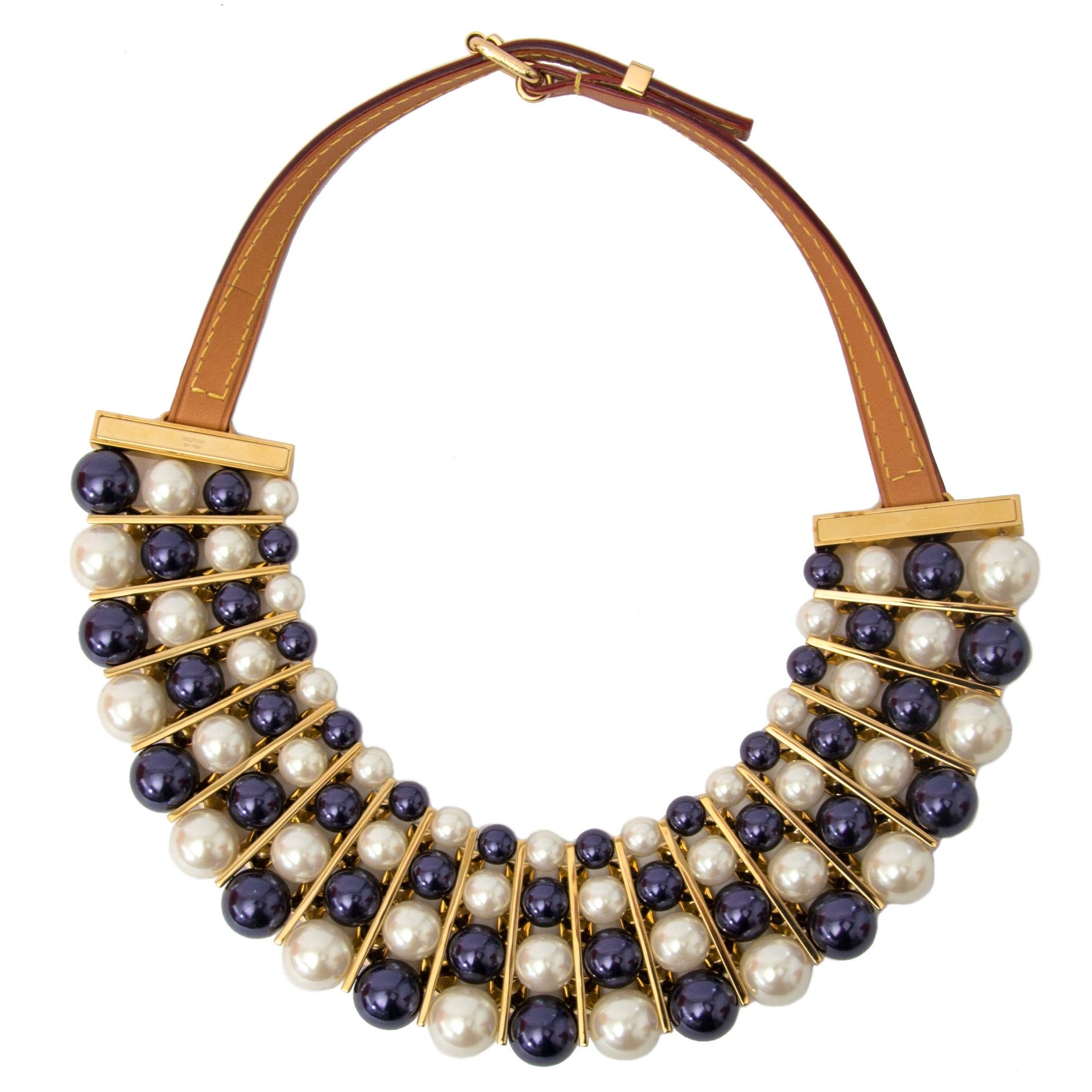 Louis Vuitton Collier Pearls and Crystals collier for the best price available online at Labellov. Koop en verkoop uw authentieke designer handtas aan de beste prijs bij Labellov. Koop en verkoop.