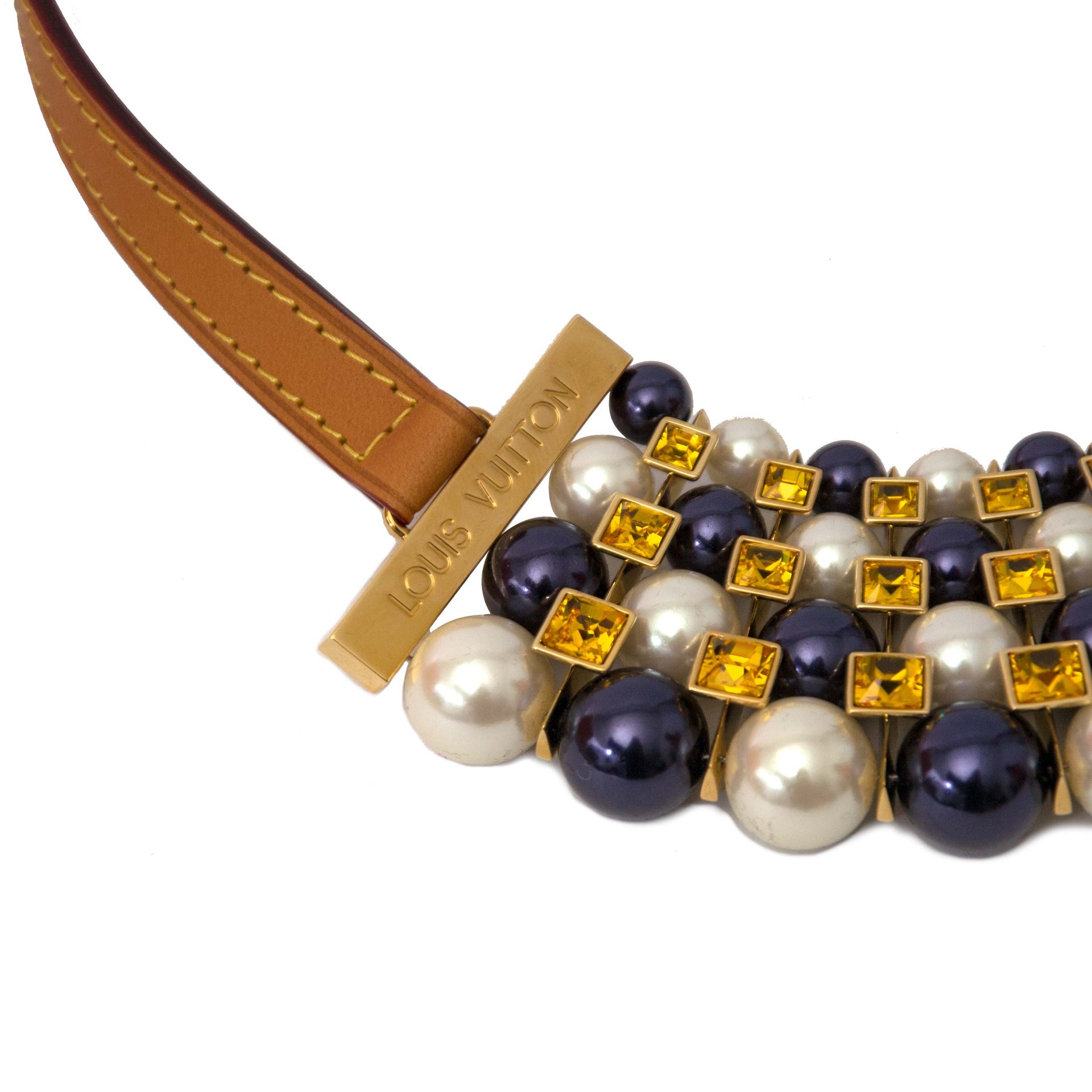 Louis Vuitton Collier Pearls and Crystals collier for the best price available online at Labellov. Koop en verkoop uw authentieke designer handtas aan de beste prijs bij Labellov. Koop en verkoop.