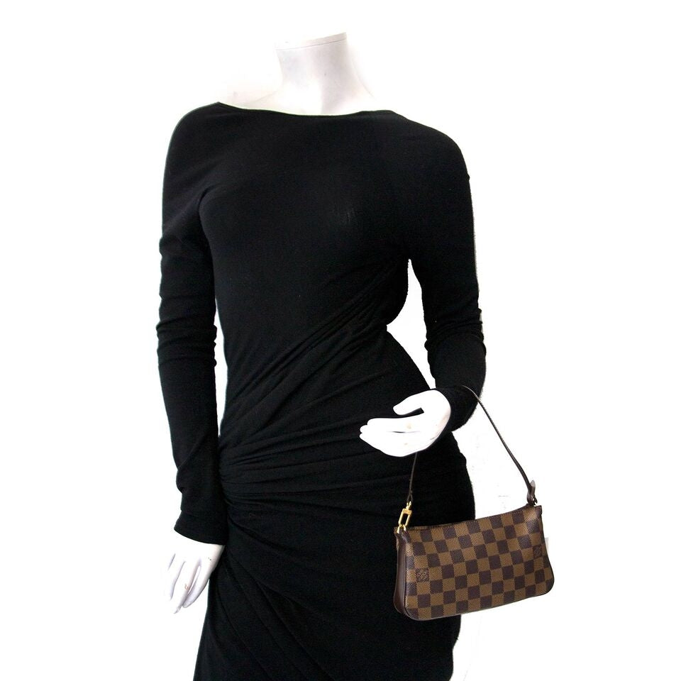Buy your authentic designer bags for less at Labellov, vintage webshop.
