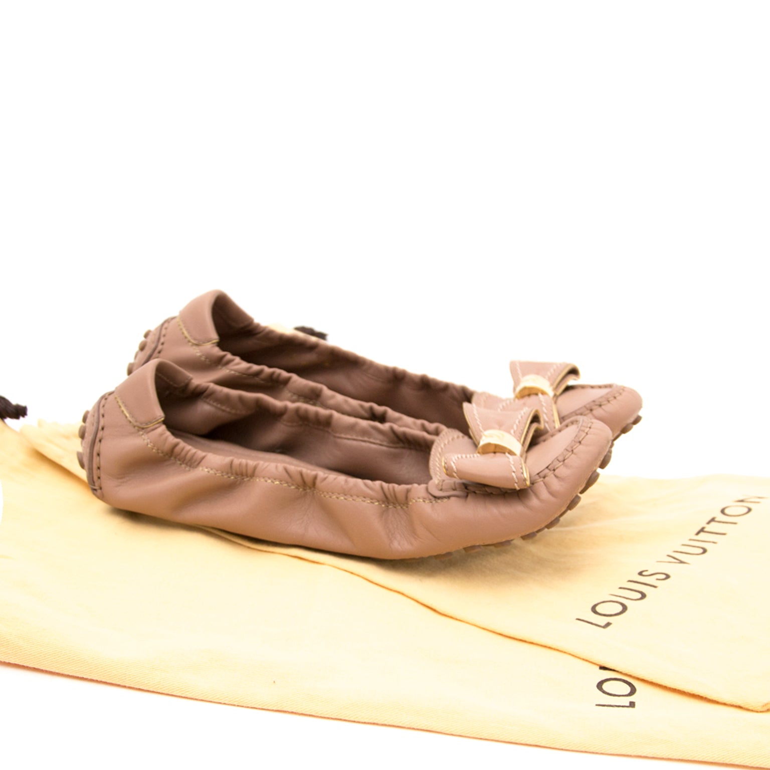 Achetez Louis Vuitton Poudre Bow Loafers - Size: 40 en ligne chez Labellov.com