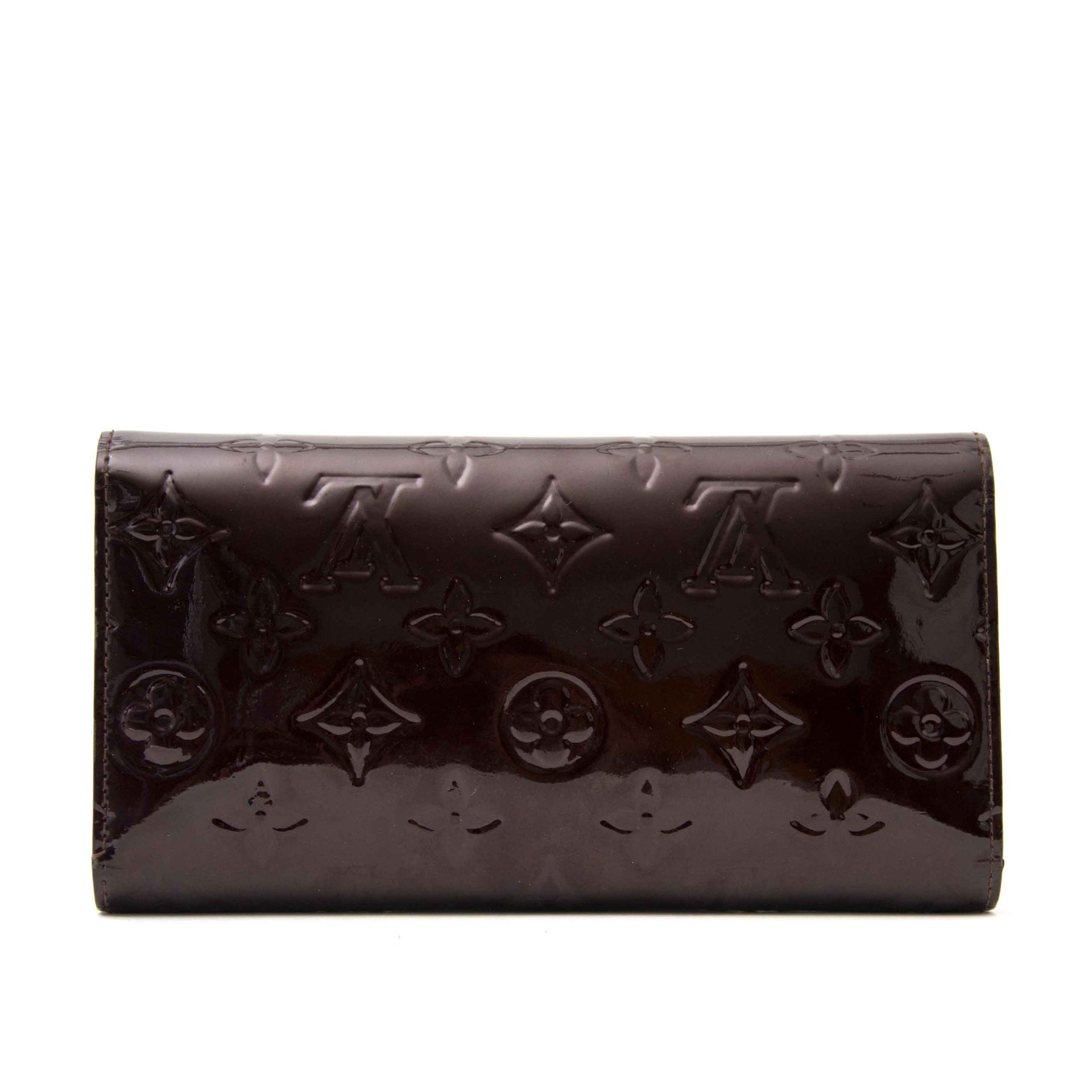 Acheter en ligne chez Labellov.com Louis Vuitton Amarente Patent Sarah Wallet