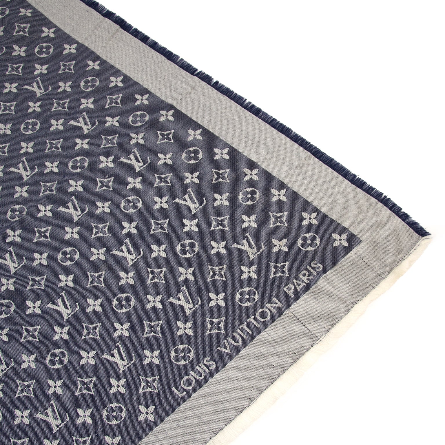Koop uw authentieke Louis Vuitton Denim Monogram Shawl