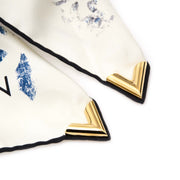 Louis Vuitton Blue & White Silk Monogram Floral Carré Scarf Buy authentic designer LV secondhand scarves at Labellov at the best price. Safe and secure shopping. Koop tweedehands authentieke Louis Vuitton sjaals bij designer webwinkel labellov