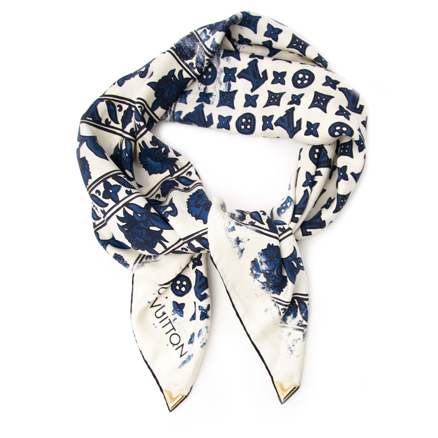 Louis Vuitton Blue & White Silk Monogram Floral Carré Scarf Buy authentic designer LV secondhand scarves at Labellov at the best price. Safe and secure shopping. Koop tweedehands authentieke Louis Vuitton sjaals bij designer webwinkel labellov