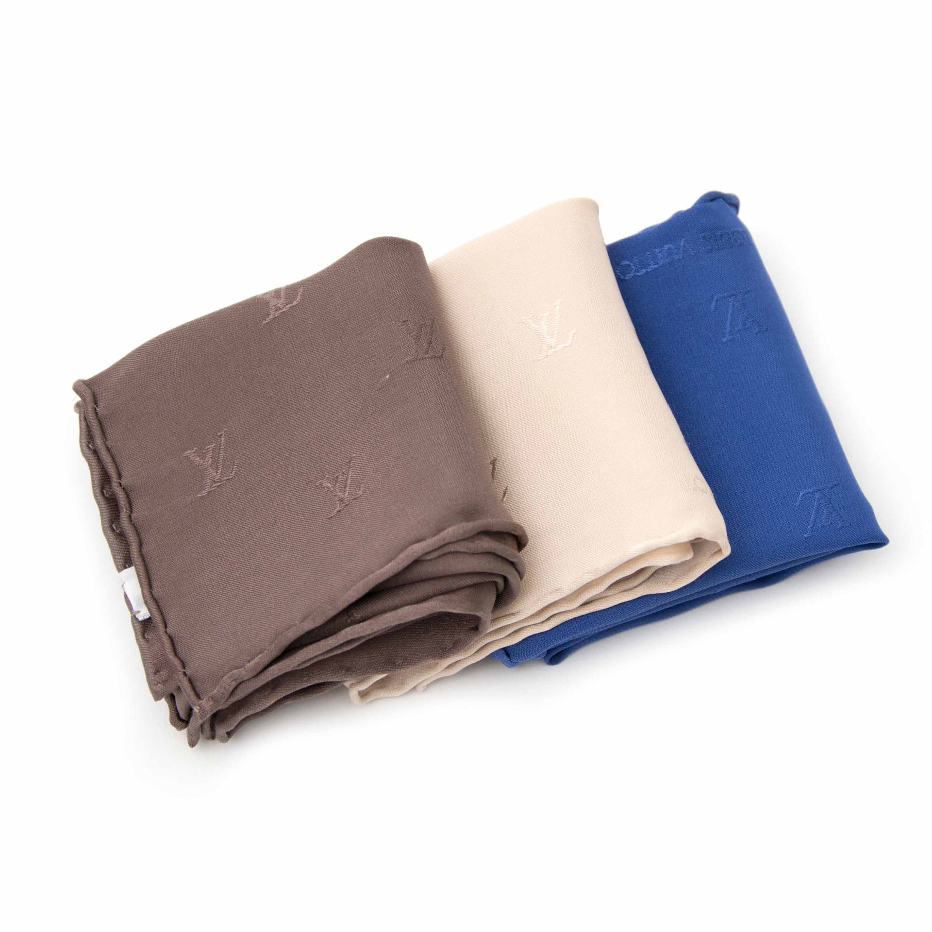 Acheter en ligne chez Labellov.com Louis Vuitton Silk Pocket Monogram Square Set