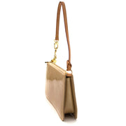 Louis Vuitton Beige Vernis Lexington Pochette Buy authentic secondhand Louis Vuitton bags at the right price at Labellov vintage designer webshop. Safe and secure online shopping. Koop authentieke tweedehands Louis Vuitton tassen bij LabelLOV webwinkel