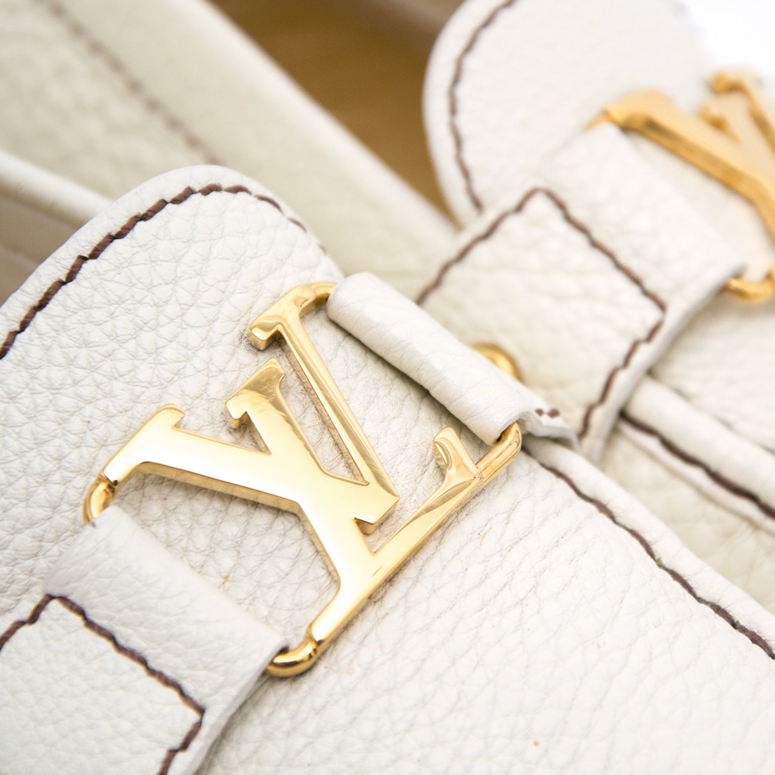 Buy and sell your preloved designer shoes for the best rates online at Labellov luxury