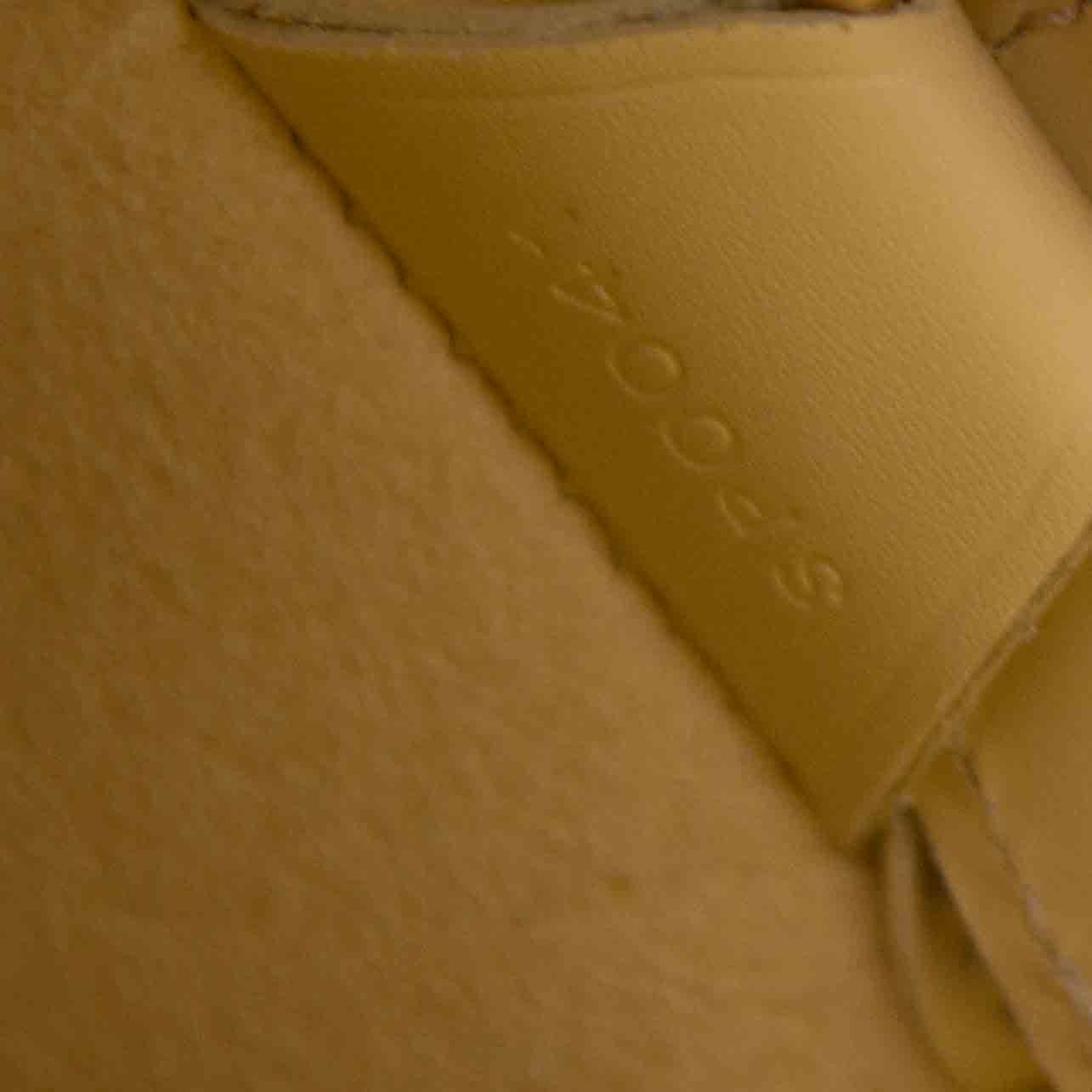 Buy and sell your preloved designer bags for the best rates online at Labellov luxury