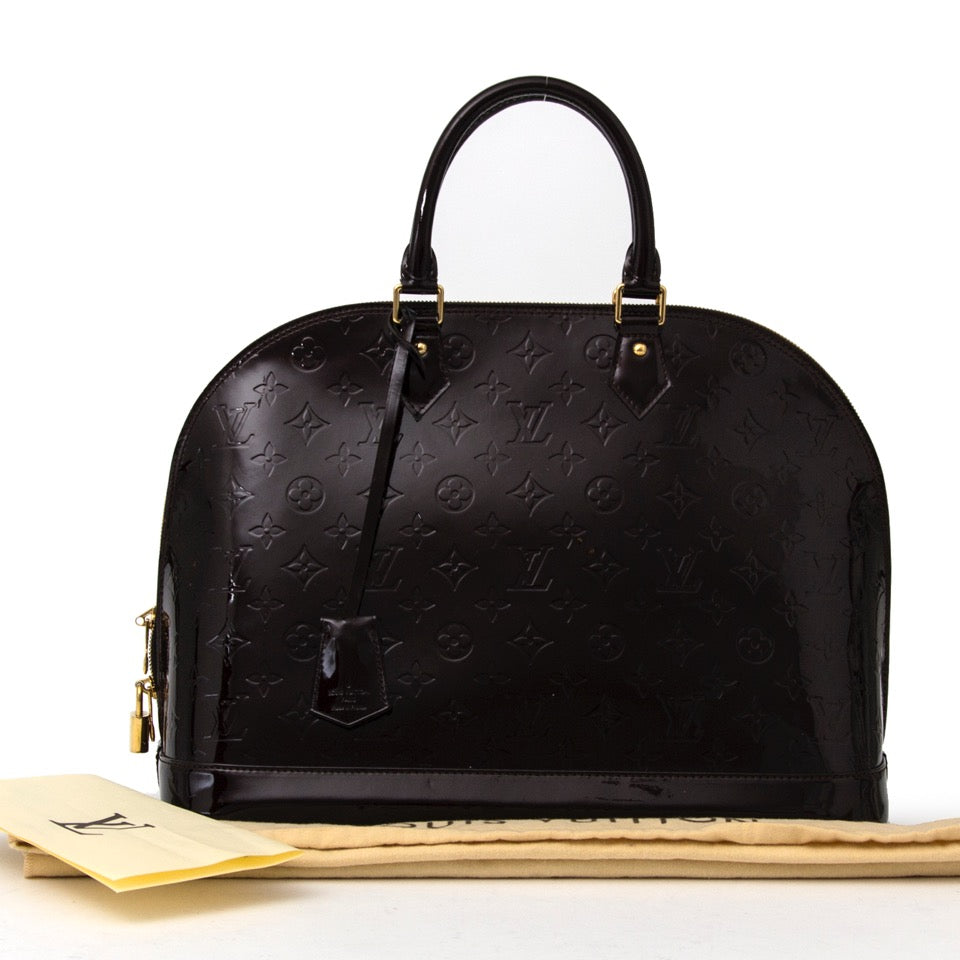 Buy Louis Vuitton Alma MM Amarante zwart donker at the right price at LabelLOV vintage webshop. Luxe, vintage, fashion. Safe and secure online shopping. Antwerp, Belgium.
