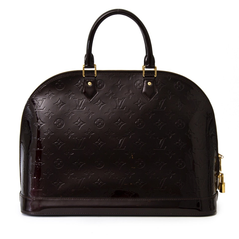 Authentieke Louis Vuitton Alma MM amarante zwart donker voor de juiste prijs bij LabelLOV vintage webshop. Louis Vuitton Alma MM Amarante black dark . Veilig online winkelen. Luxe, vintage, mode. Antwerpen, België.