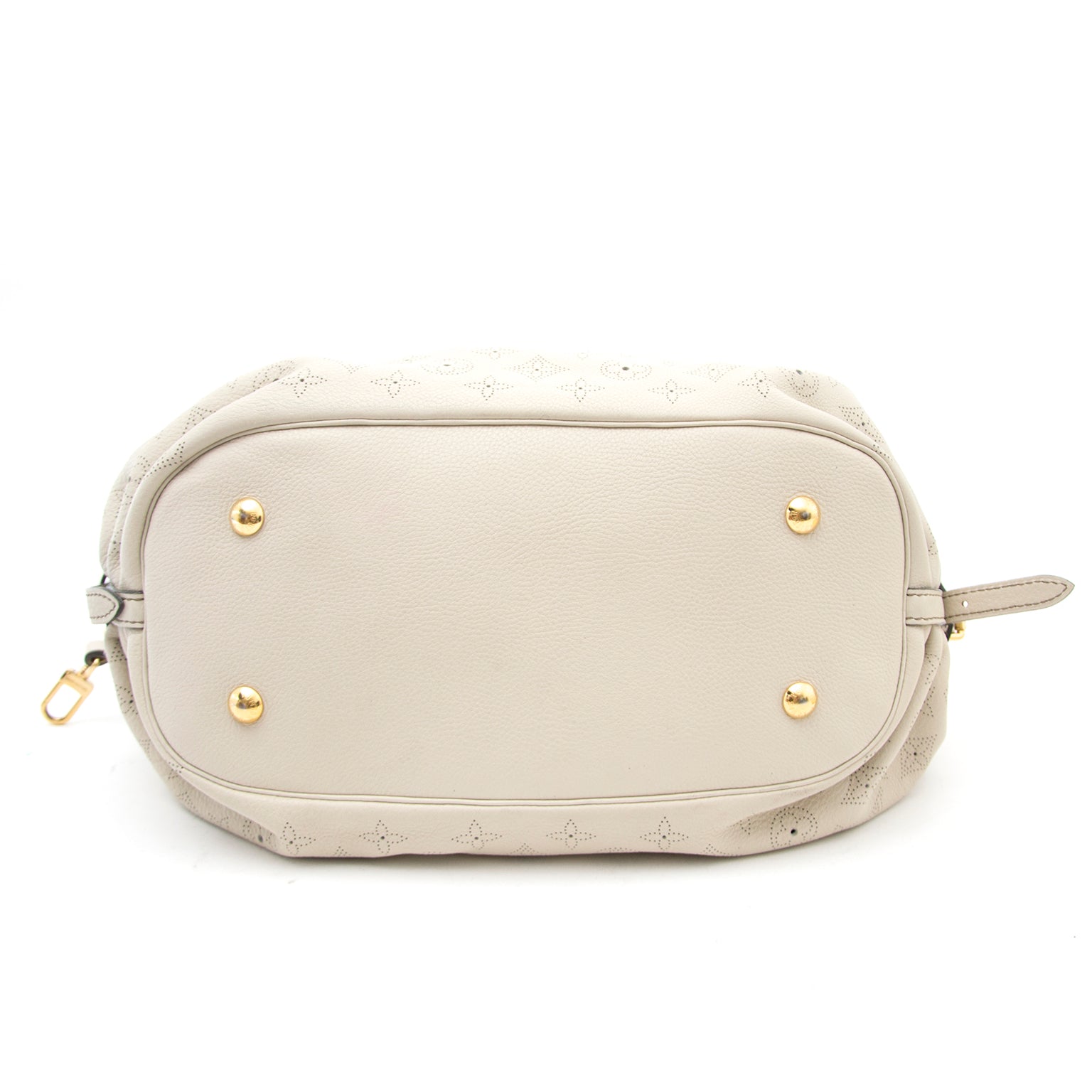 Achetez le Louis Vuitton XL Hobo Mahina Leather en ligne chez Labellov ou en Anvers, secure shopping.