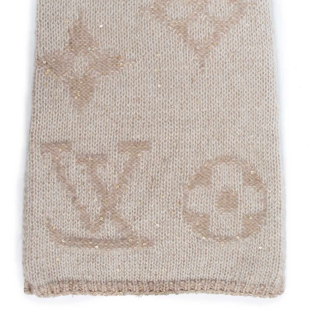 Shop safe online at Labellov in Antwerp this 100% authentic second hand Louis Vuitton Beige Scarf
