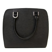 Buy and sell vintage handbags and fashion accessories at Labellov Antwerp. Koop en verkoop handtassen bij Labellov Antwerpen, webshop en winkel. Betaal veilig en eerlijk. Vente et achat de sac a mains vintage.
