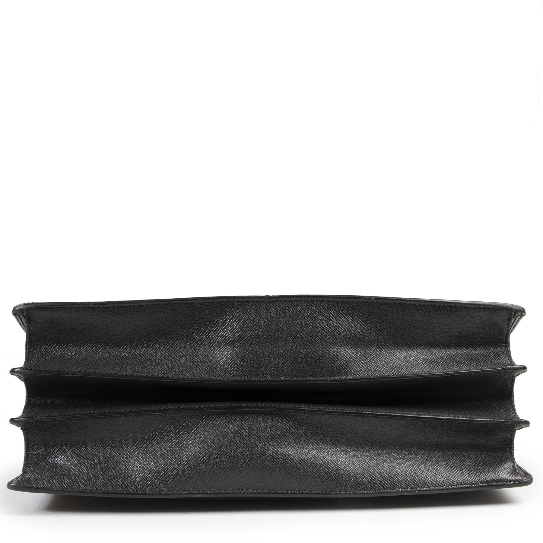 Louis Vuitton Taiga Khazan Aktetas
