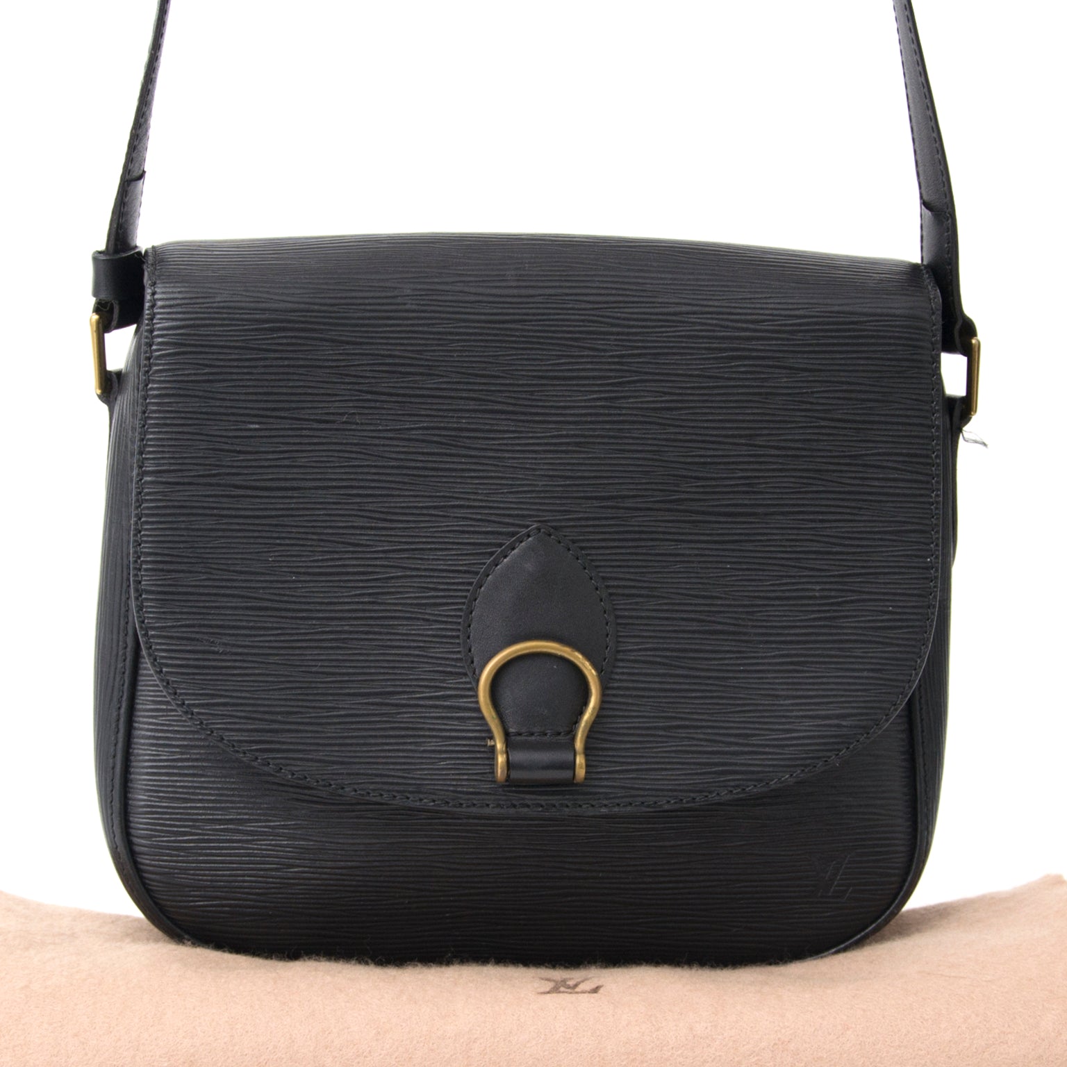 Louis Vuitton Black Epi Cross-Body Bag voor de beste prijs bij Labellov Antwerpen