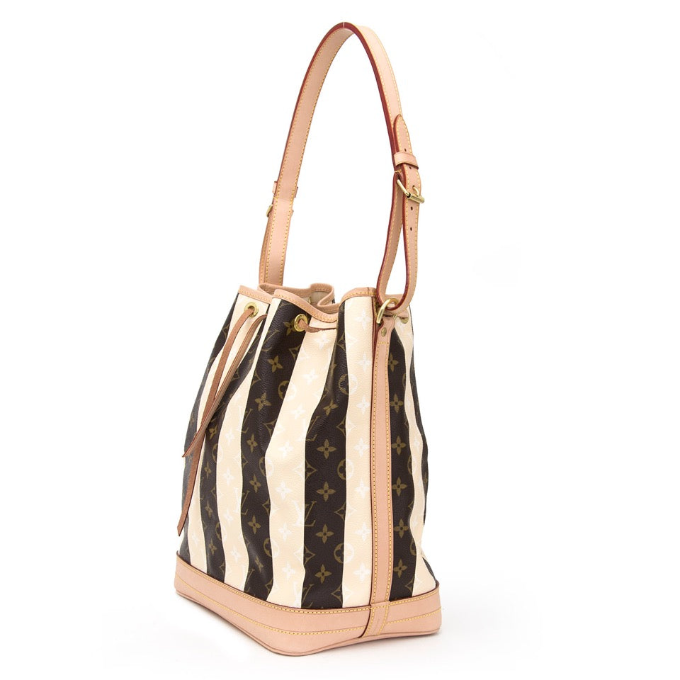 Authentieke Louis Vuitton Monogram Rayures Noé handtas voor de juiste prijs bij LabelLOV vintage webshop. Louis Vuitton Monogram Rayures Noé Bag. Veilig online winkelen. Luxe, vintage, mode. Antwerpen, België.