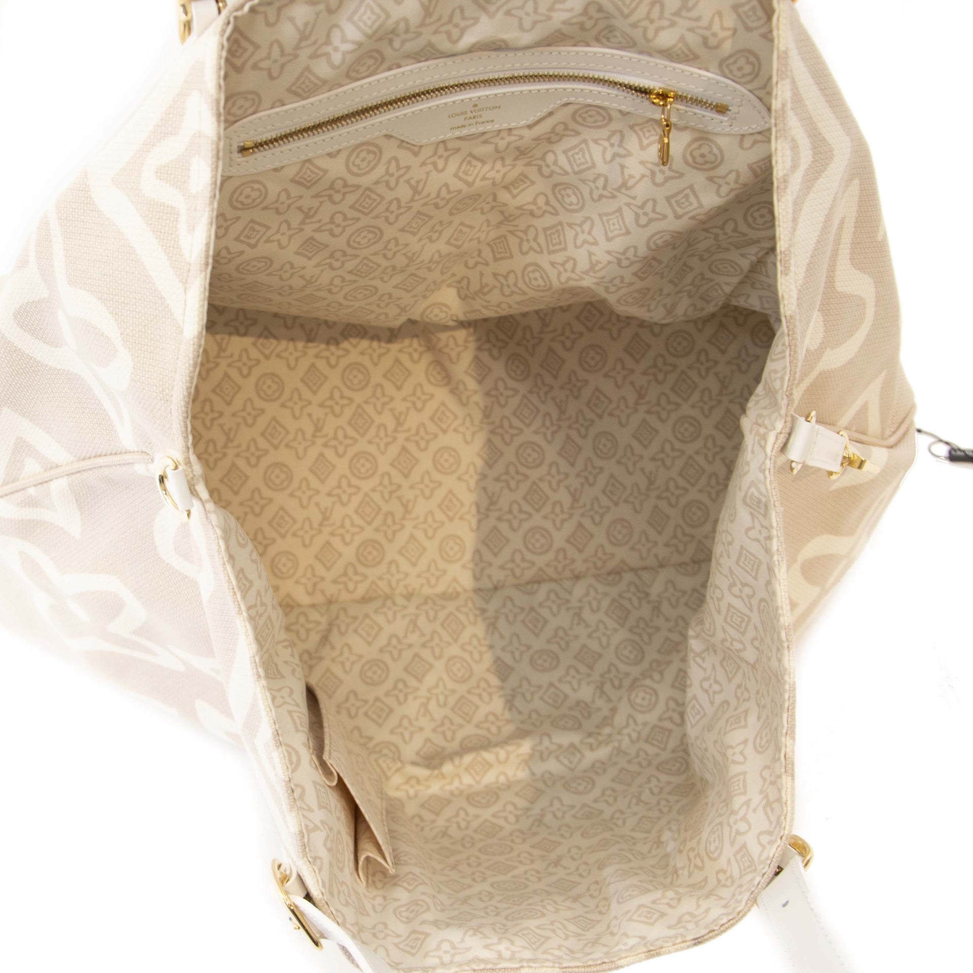 Louis Vuitton Tahitienne Beige Canvas Tote Bag. Buy authentic Louis Vuitton Limited Collection Tahitienne bag. Secure payment. Koop authentieke Louis Vuitton beachbag bij Labellov. Acheter authentique sac à main de Louis Vuitton. Paiement Securisé