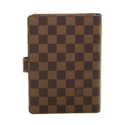 Louis Vuitton Damier Ebene Medium Agenda Cover For the best price at LabelLov. Pour le meilleur prix à LabelLOV. Voor de beste prijs bij LabelLOV