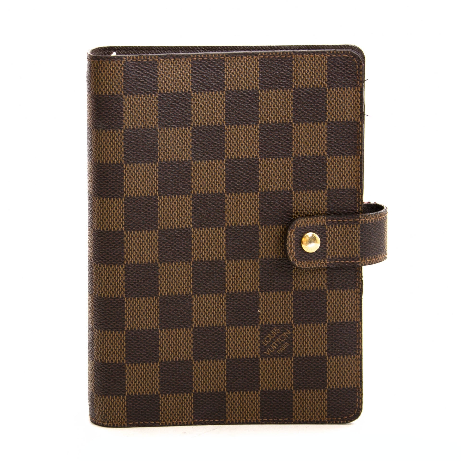 Louis Vuitton Damier Ebene Medium Agenda Cover For the best price at LabelLov. Pour le meilleur prix à LabelLOV. Voor de beste prijs bij LabelLOV