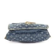 Bent u op zoek naar een authentieke designer handtas van Louis Vuitton? Koop en verkoop uw authentieke Louis Vuitton Flat Monogram Denim Shopper Tote