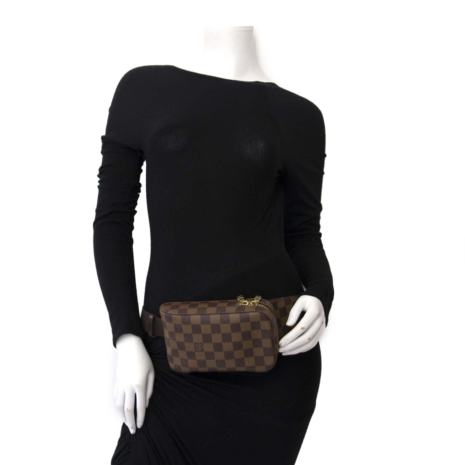Louis Vuitton Damier Ebene Géronimos Hip Bag 'Buy authentic secondhand Louis Vuitton Damier Hip Bag, safe and secure online shopping. Koop authentieke Louis Vuitton hip bag aan de juiste prijs bij LabelLOV.'