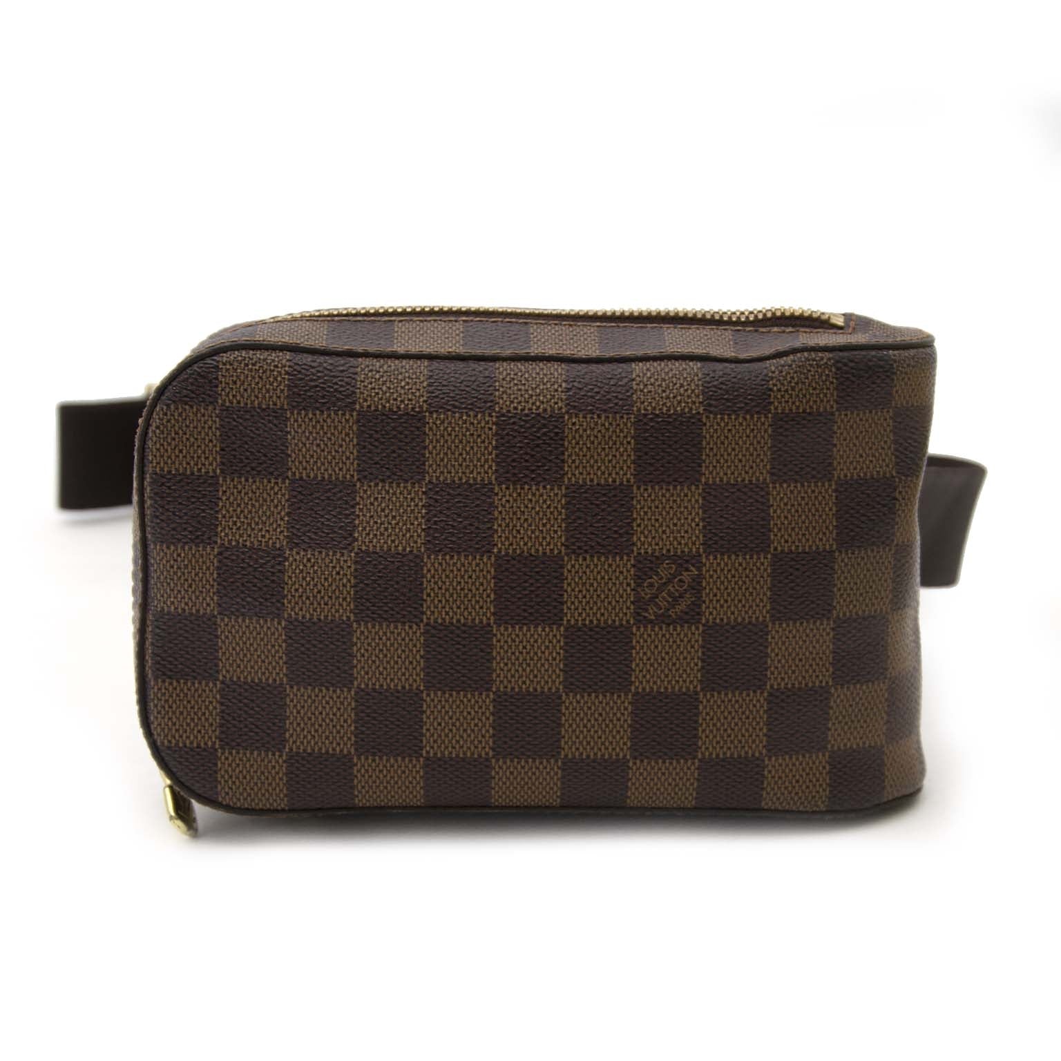 Louis Vuitton Damier Ebene Géronimos Hip Bag 'Buy authentic secondhand Louis Vuitton Damier Hip Bag, safe and secure online shopping. Koop authentieke Louis Vuitton hip bag aan de juiste prijs bij LabelLOV.'