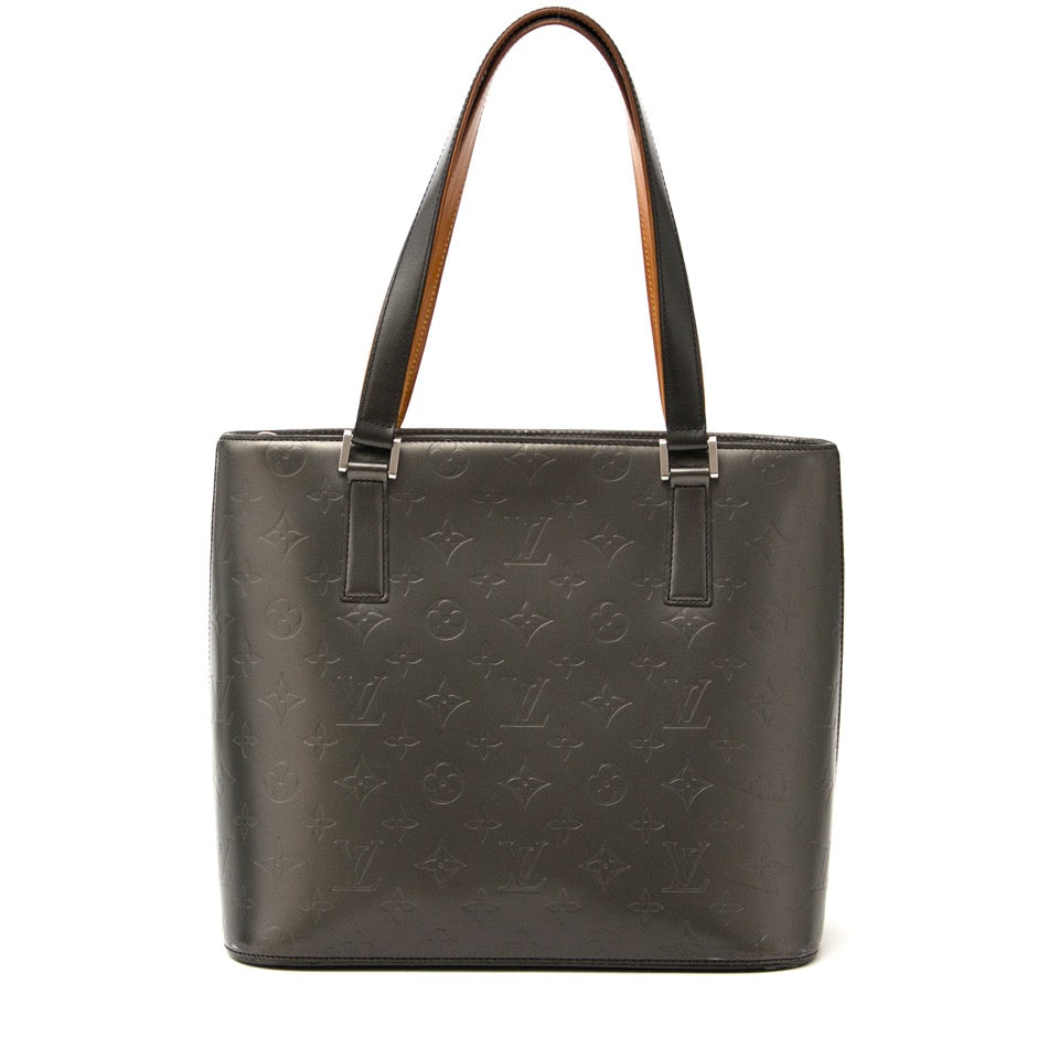 Authentieke louis vuitton houston mat grijs voor juiste prijs bij LabelLOV vintage webshop. second hand vintage louis vuitton housotn matte grey. Veilig online winkelen. Luxe, vintage, mode. Antwerpen, België.