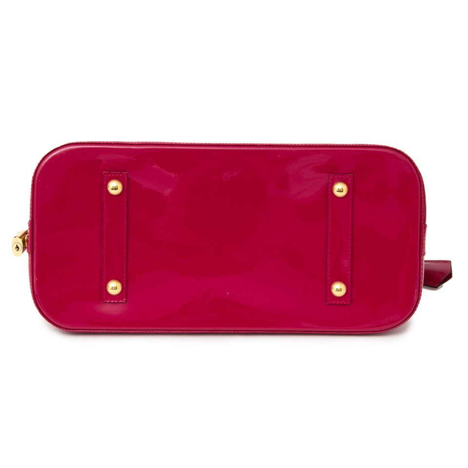 Authentieke Louis Cuitton Alma MM Indien roos paars voor de juiste prijs bij LabelLOV vintage webshop. Louis Vuitton Alma MM Indien purple pink. Veilig online winkelen. Luxe, vintage, mode. Antwerpen, België.