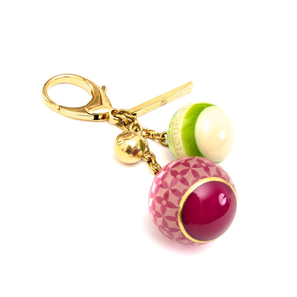 Authentieke Louis Vuitton Monogram Mini Lin Croissette Key Holder voor de juiste prijs bij LabelLOV vintage webshop. Louis Vuitton Monogram Mini Lin Croissette Key Holder. Veilig online winkelen. Luxe, vintage, mode. Antwerpen, België.