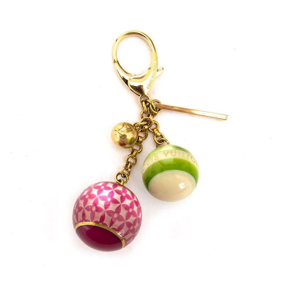 Buy Louis Vuitton Monogram Mini Lin Croissette Key Holder at the right price at LabelLOV vintage webshop. Luxe, vintage, fashion. Safe and secure online shopping. Antwerp, Belgium.