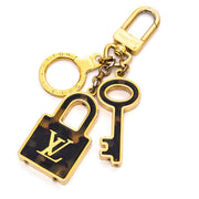 Buy Louis Vuitton Confidence Bag Charm & Key Holder at the right price at LabelLOV vintage webshop. Luxe, vintage, fashion. Safe and secure online shopping. Antwerp, Belgium.